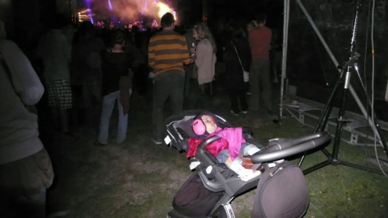 Sziget: A csecsemő Prodigy koncertre megy