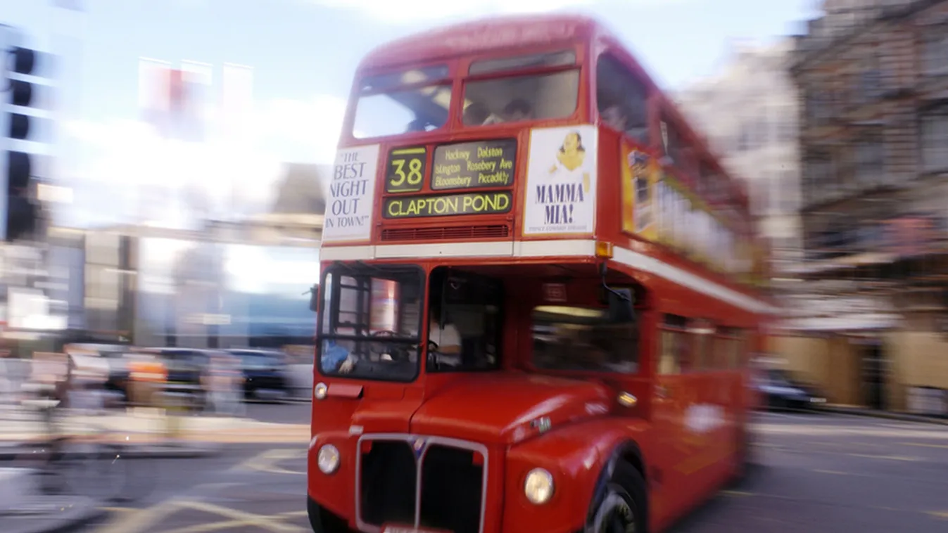 Debütált London új emeletes busza