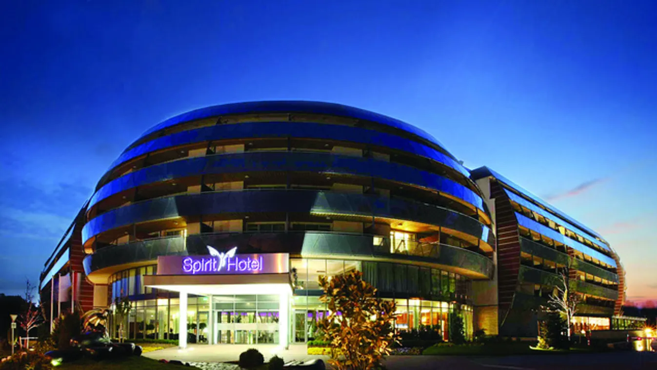 Luxushotel közepesen szerelmes pároknak