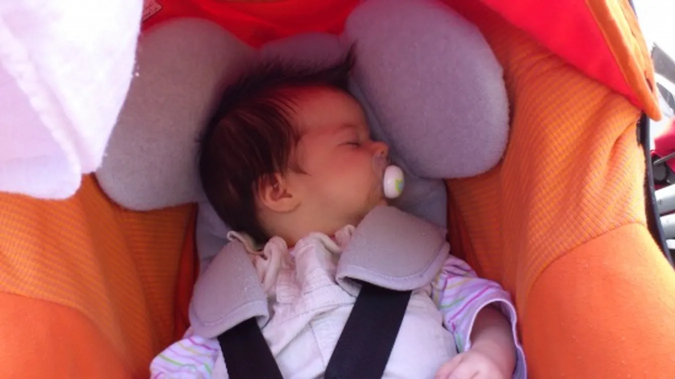 Bébinapló: Piknik a nappaliban