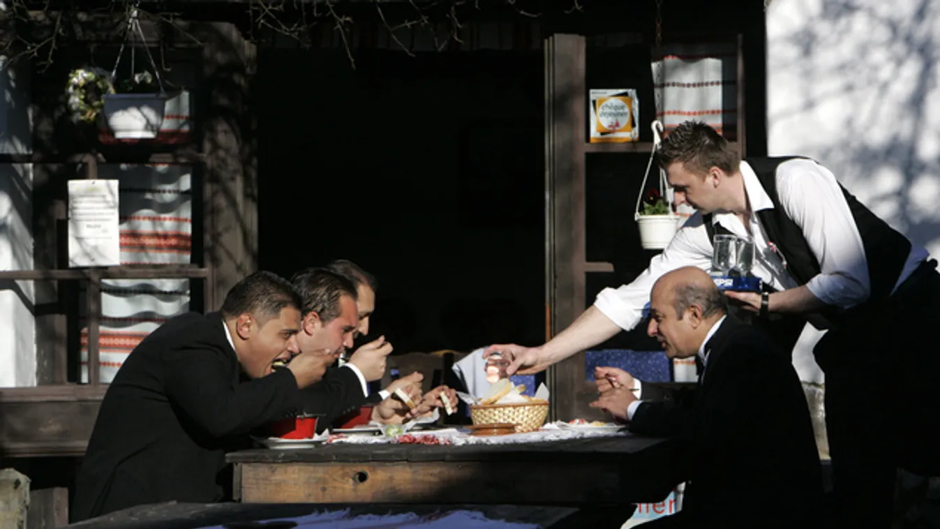 Bujákodás és torkoskodás a húsvéti fesztiválokon