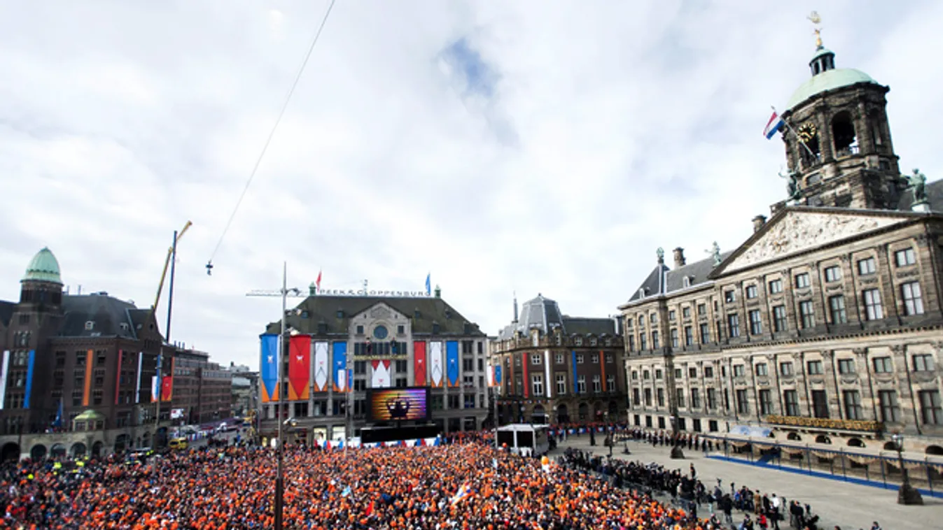 Koronát nem, de palástot kap ma az új uralkodó