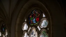 Pannonhalmi bencés lakoma likőrökkel, csokikkal