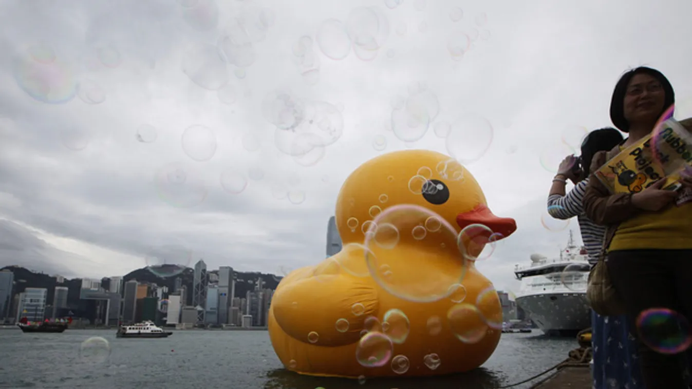 Gumikacsa-monstrum árnyékolta be Hongkongot