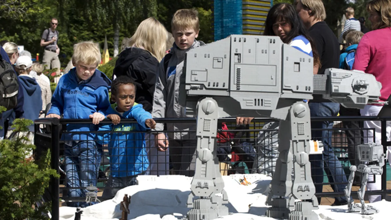 Lego-tégla halom 7600 négyzetméteren