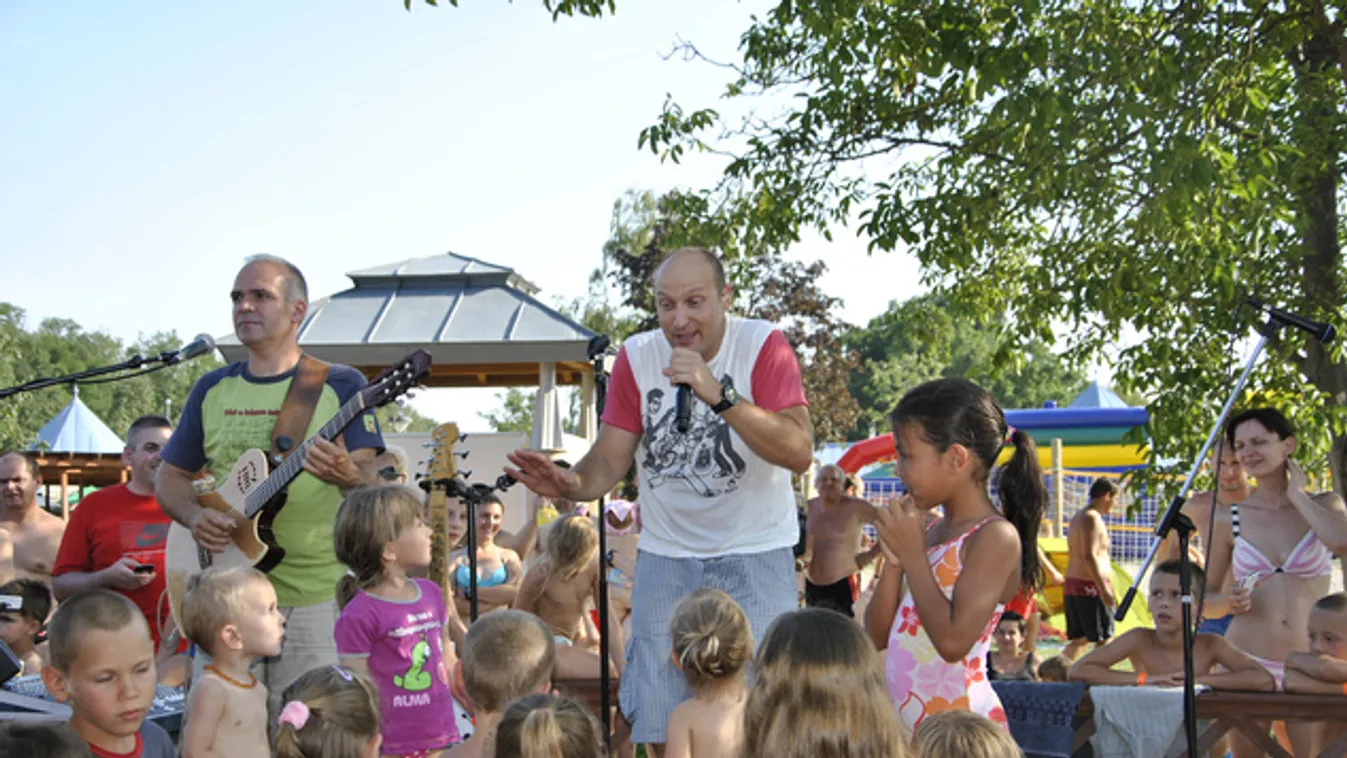 Éjszaka csobbanás, nappal programözön Sárváron