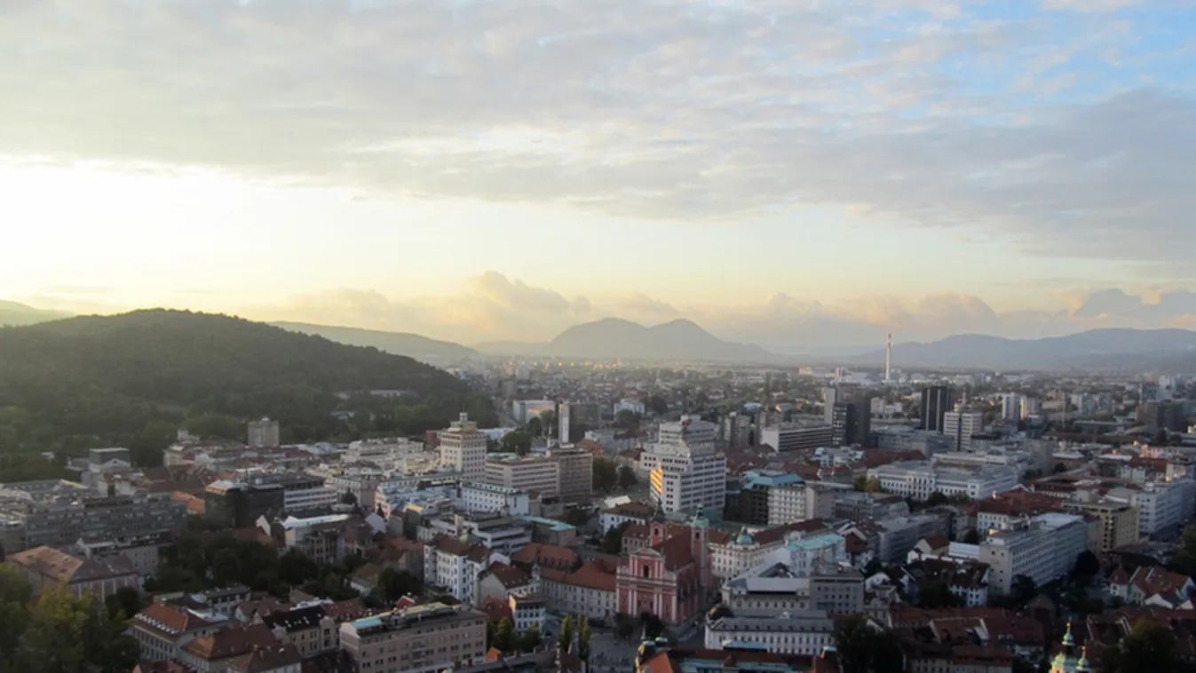 Torz békák a hídon, megunt cipők a vezetékeken