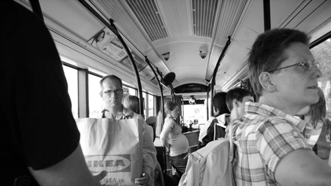 Kilenc hónapos terhesen nekem kell átadni a helyem a buszon