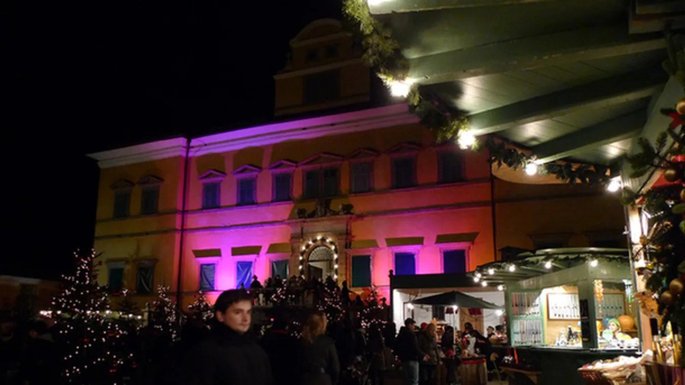 Kecske az óvárosban, adventi vásár a hegytetőn