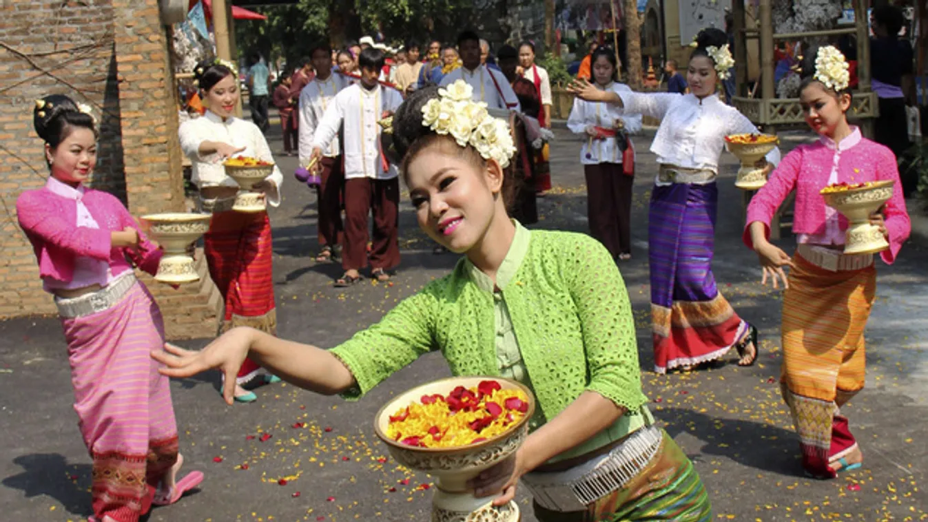 Locsolkodó elefántok és habparti Bangkokban
