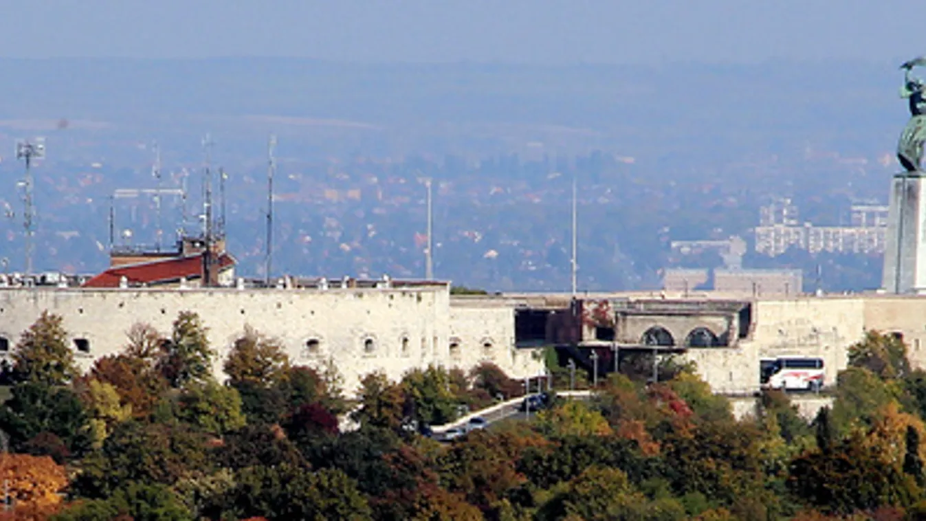 Kitilthatják a turistabuszokat a Gellért-hegyről