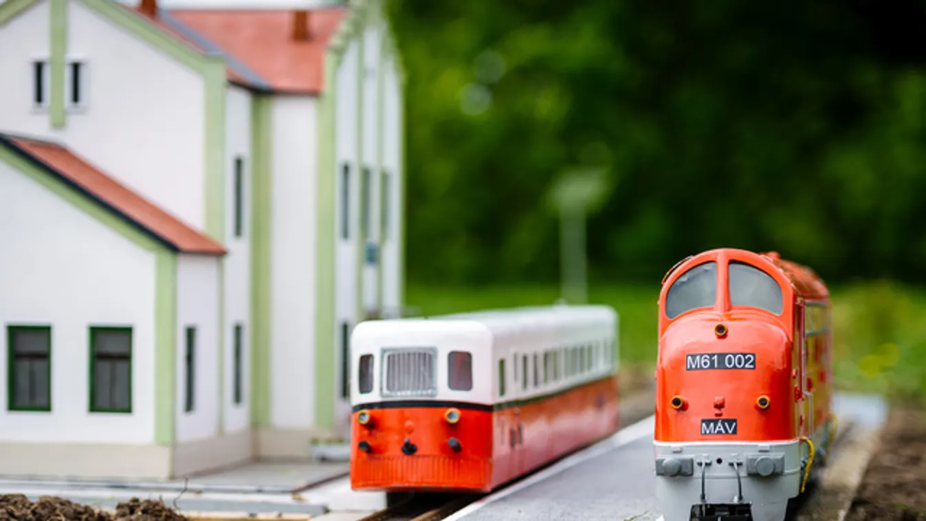 Elindultak a mini hajók és mini vonatok Szarvason