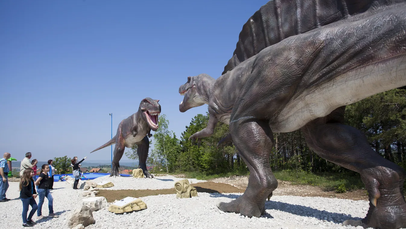 Megnyílt az ország első dinóparkja Reziben