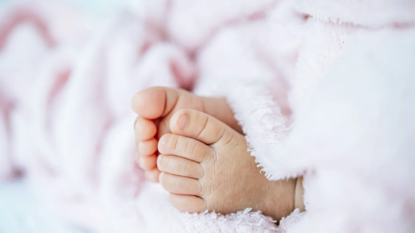 Ikrei elvesztése után egészséges kislányt szült