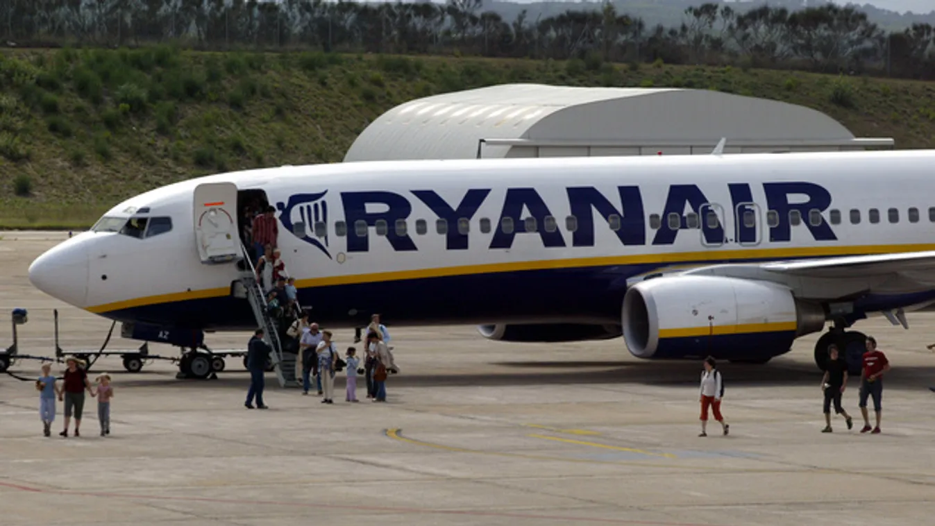 Épületnek gurult a Ryanair egyik gépe Rómában