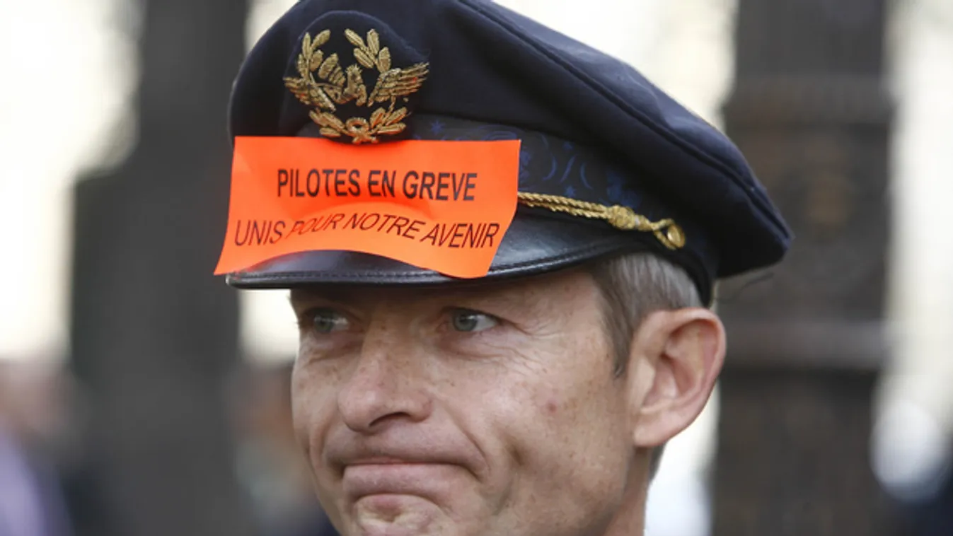 Utcára vonultak az Air France pilótái, a járatok fele nem közlekedik