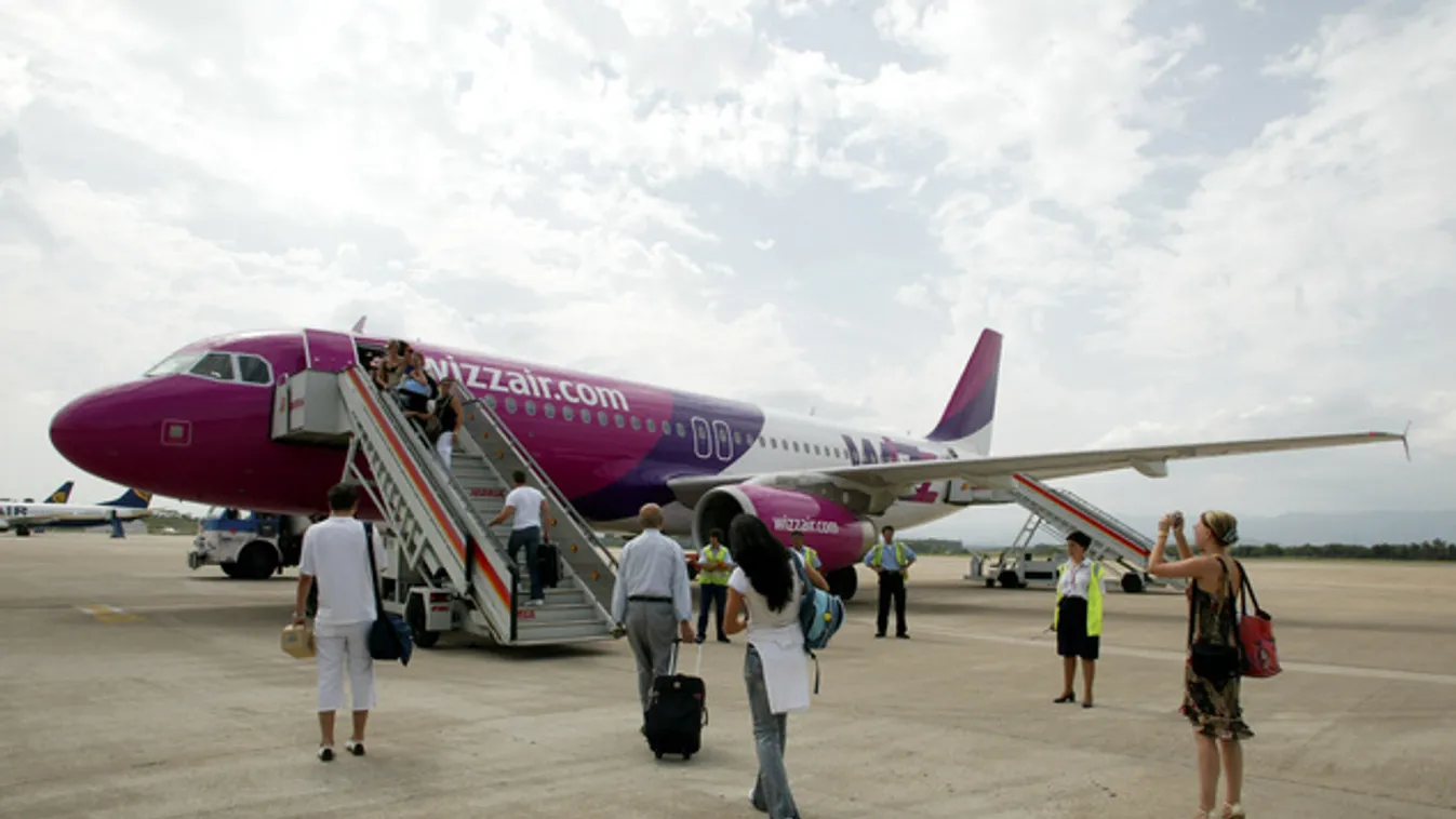 Múlt héten díjazta, ma felfüggesztette alvállalkozójának tevékenységét a Wizz Air
