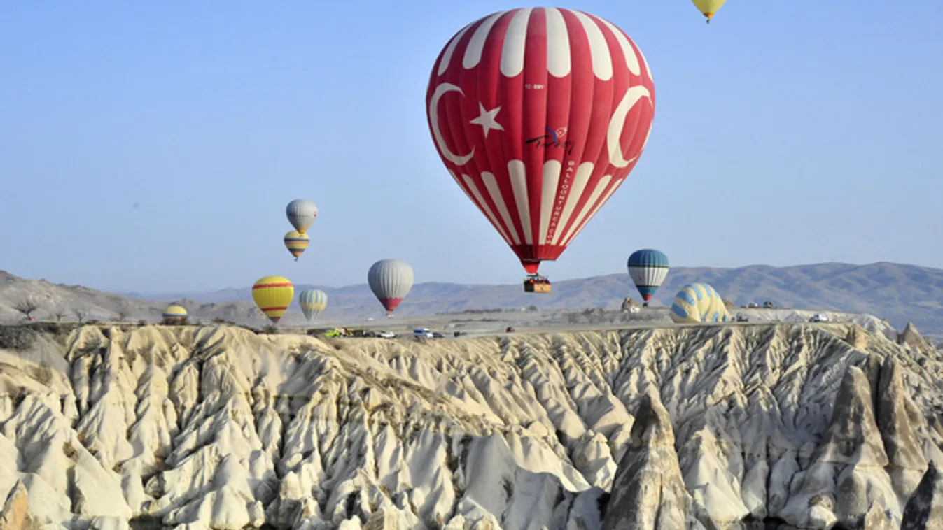 Lezuhant egy hőlégballon Törökországban, egy turista meghalt