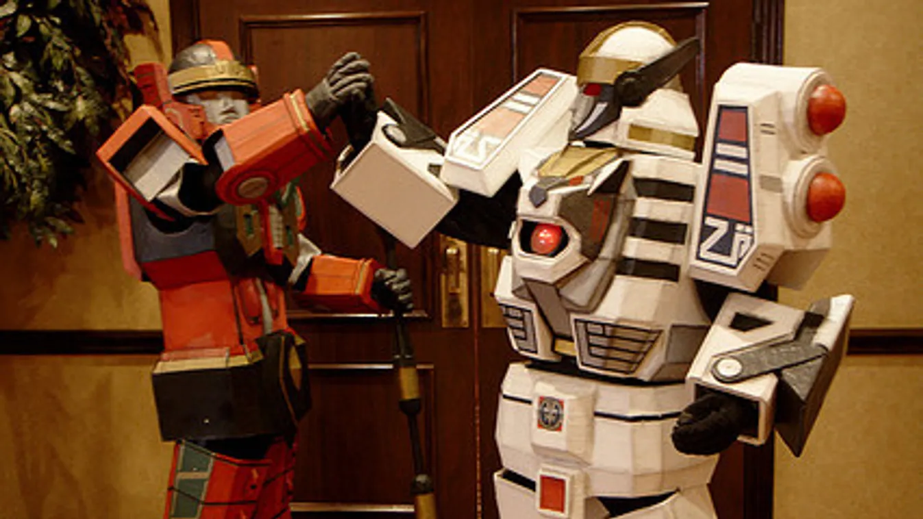 Robothotel nyílik Japánban