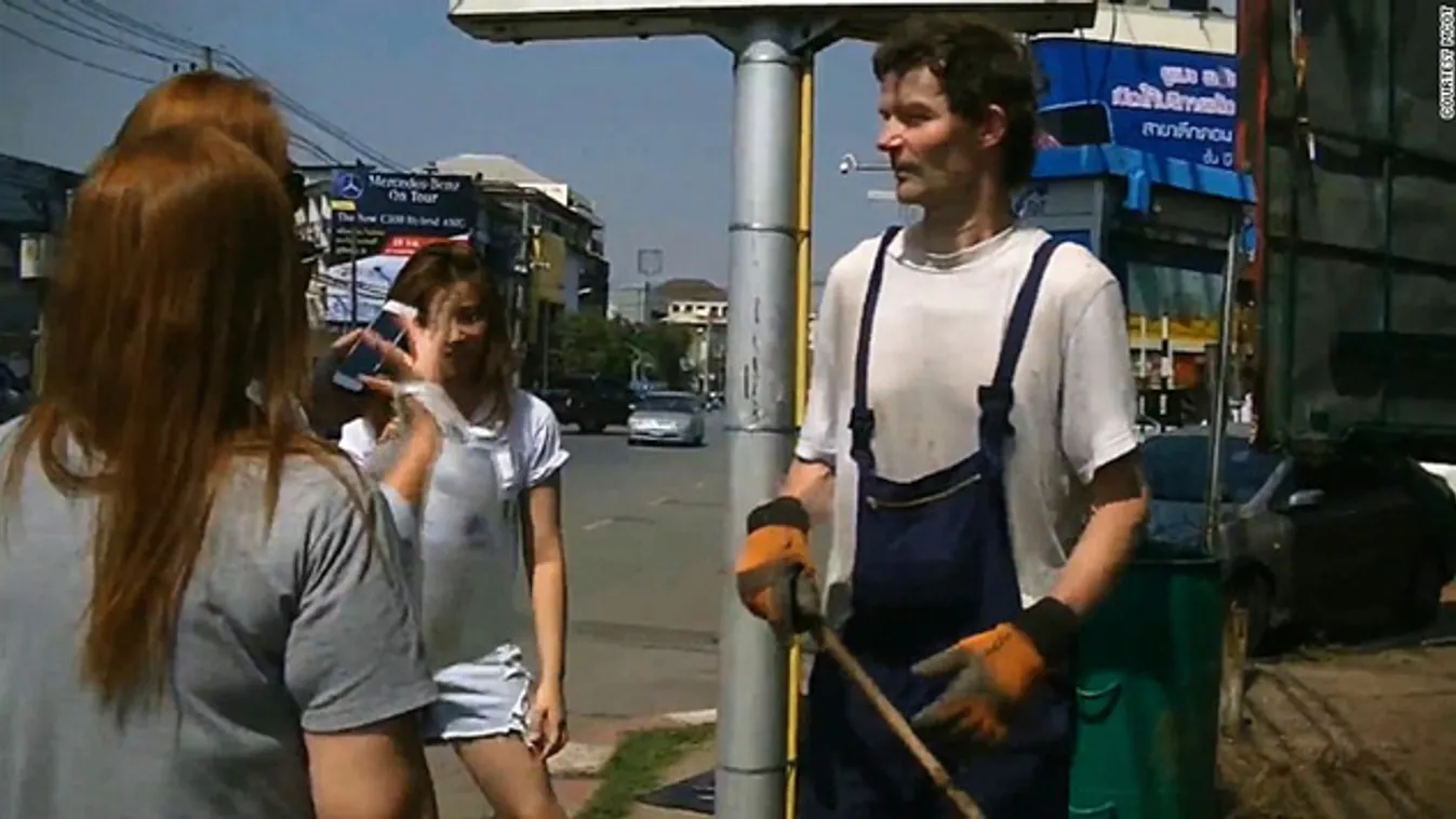 A turista, aki szerelemből sepri Thaiföld utcáit