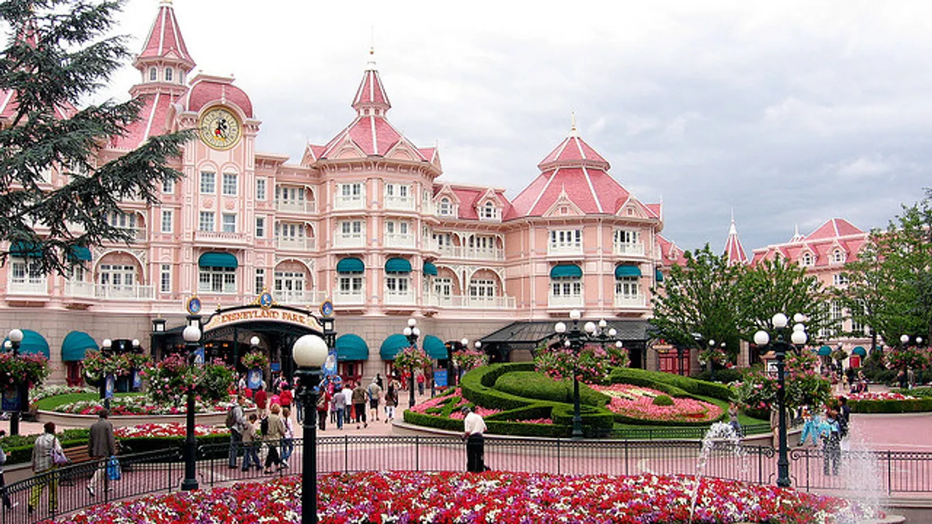Disneylandben tiltólistás lett a szelfibot