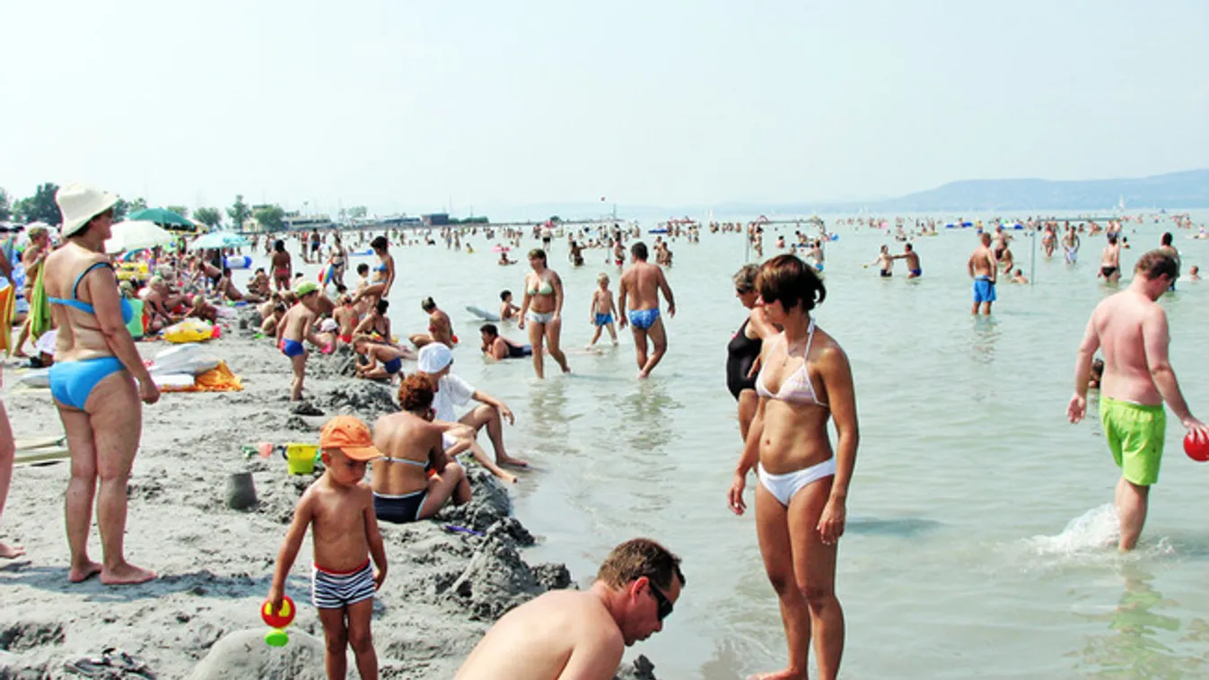Már fürödhetünk a Balatonban