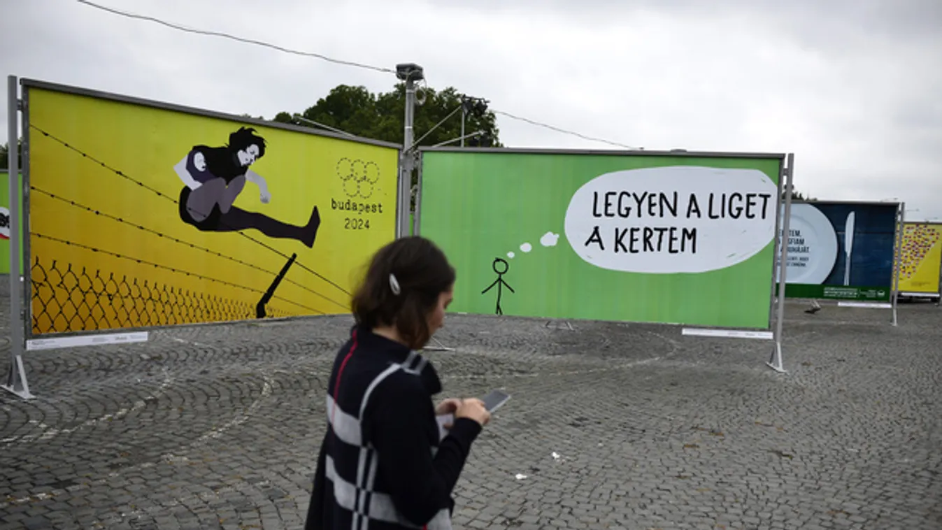 Megnyílt az ARC plakátkiállítás az 56-osok terén