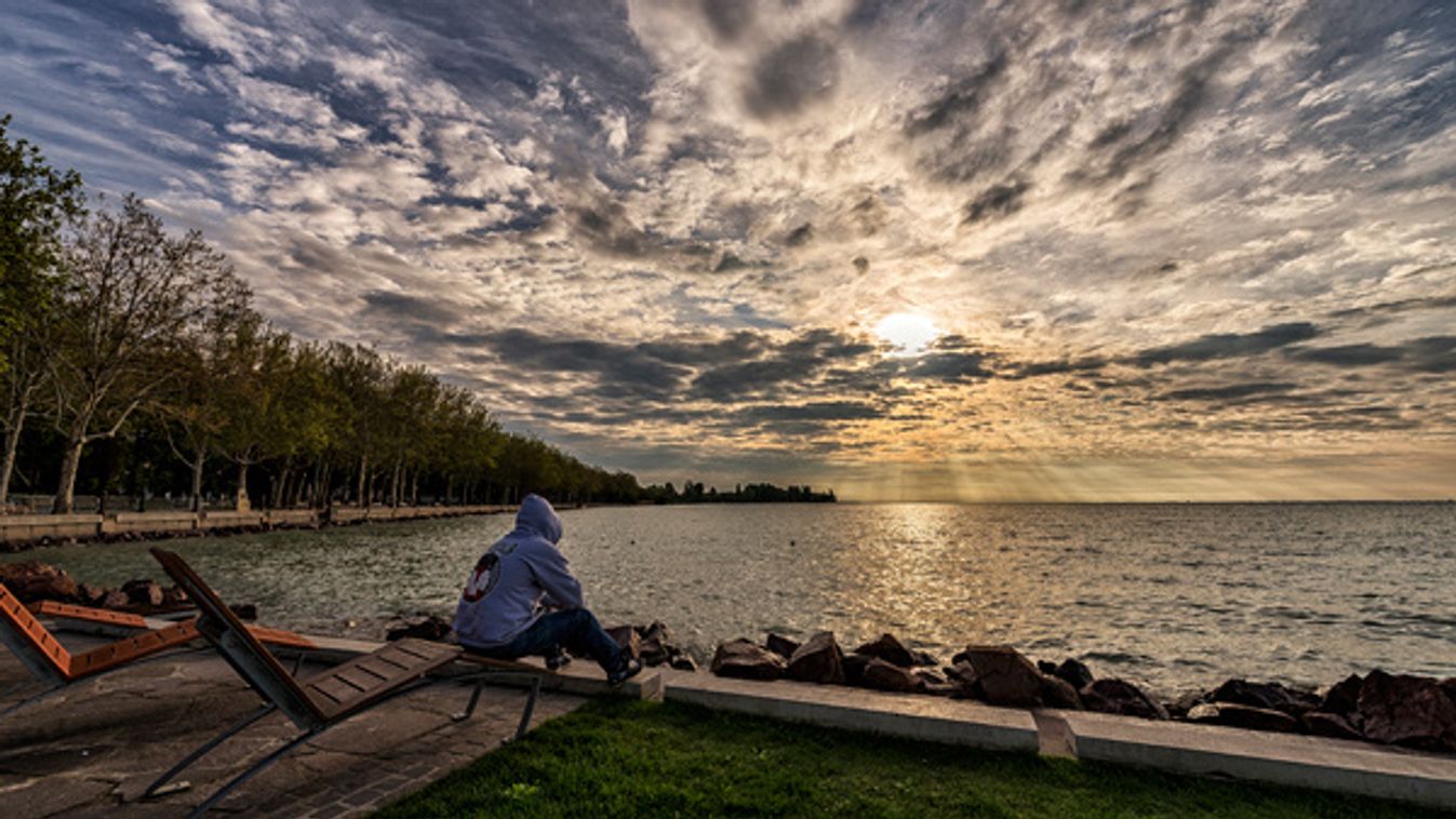 https://cdn.borsonline.hu/2015/09/GfyTziqA23Z_mM457mbhzrBjNQq3_QK4ltg9EpkswIk/fill/1347/758/no/1/aHR0cHM6Ly9jbXNjZG4uYXBwLmNvbnRlbnQucHJpdmF0ZS9jb250ZW50LzY4ODhlN2VmZWRmYzRkYmZiZjNmMmIzNzI4YTczNTVl.jpg