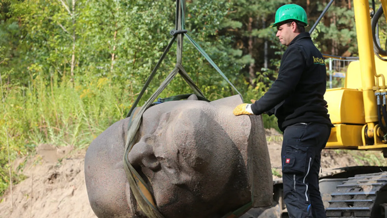 Kiásták és múzeumba vitték a hatalmas berlini Lenin-szobor fejét