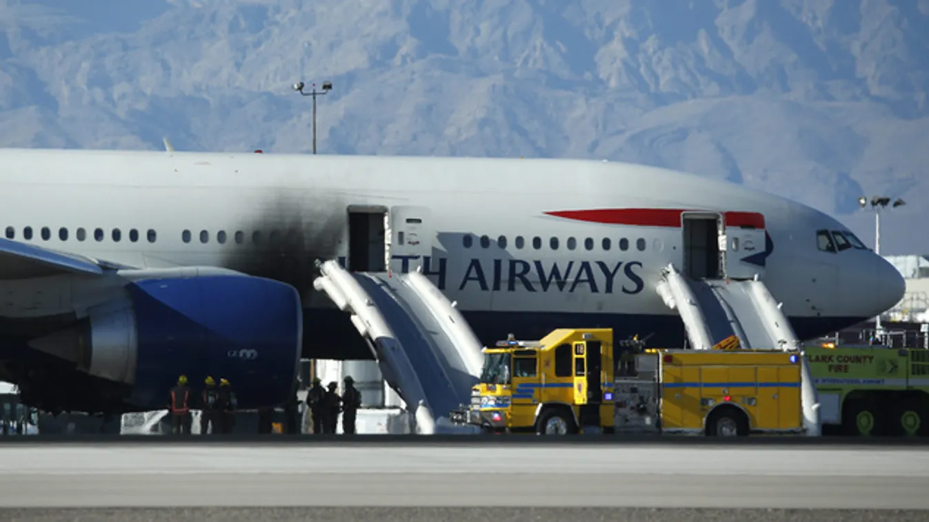 Vészcsúszdákon menekültek a kigyulladt British Airways gép utasai