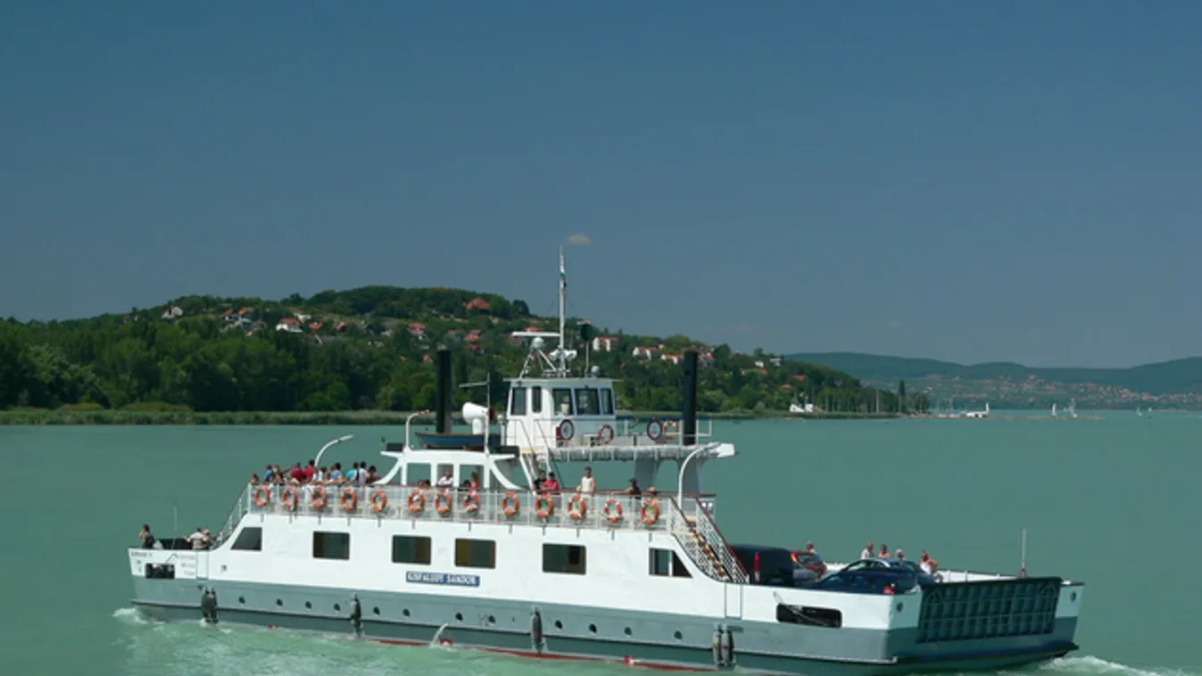 Nagyon ősz van: a balatoni komp is ritkábban jár