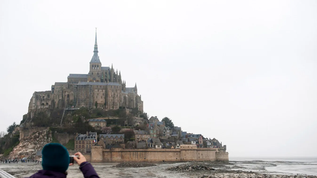 Újra sziget lett egy francia apátság