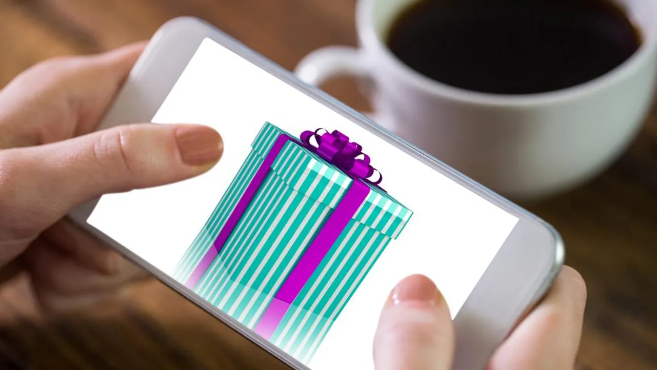 Szoptatás közben is vásárolhatsz a Black Friday-en