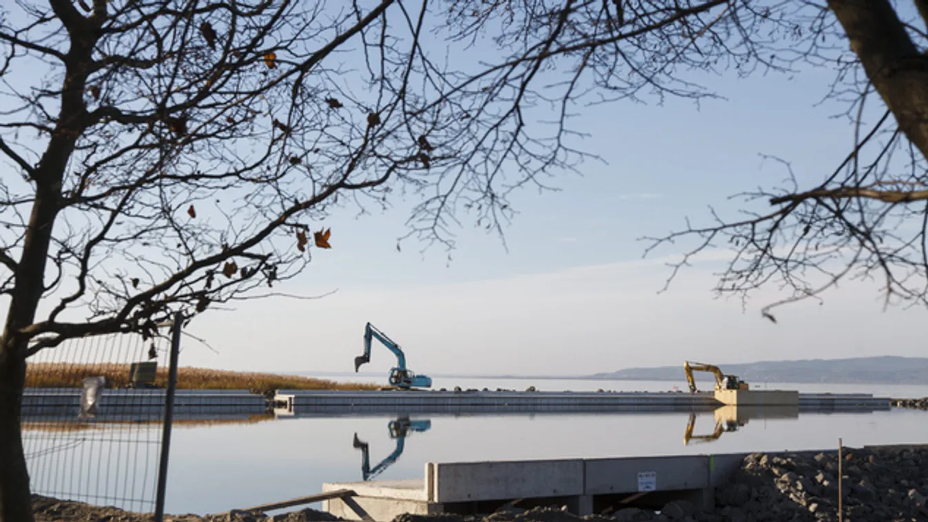 Úszó szálláshelyek épülnek Balatonfenyvesen