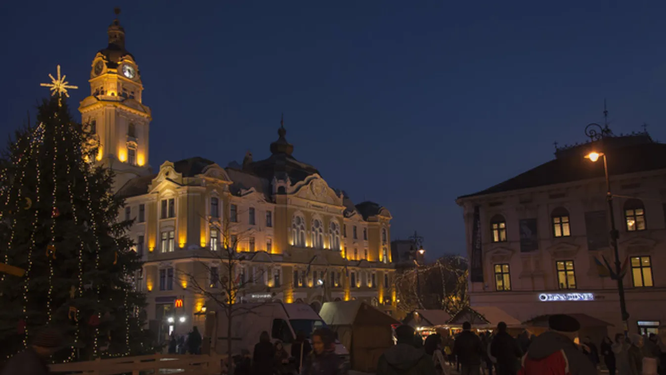 Pénteken meseerdővel nyílik a pécsi adventi vásár