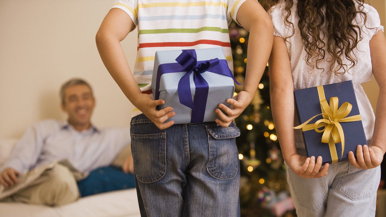 https://cdn.borsonline.hu/2015/12/8_nwhGbCeRSXK_IMpMTDr2r56NAMzA57yDUJBcU6Oss/fill/1347/758/no/1/aHR0cHM6Ly9jbXNjZG4uYXBwLmNvbnRlbnQucHJpdmF0ZS9jb250ZW50L2M0OTBlMGNiNmE2YTQ5NDE4OTY3M2Y4YjQwZWY5MTQz.jpg