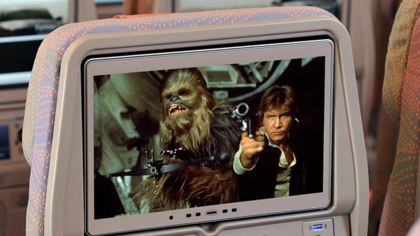 Az Emirates utasai repülés közben nézhetik a Star Wars legújabb részét