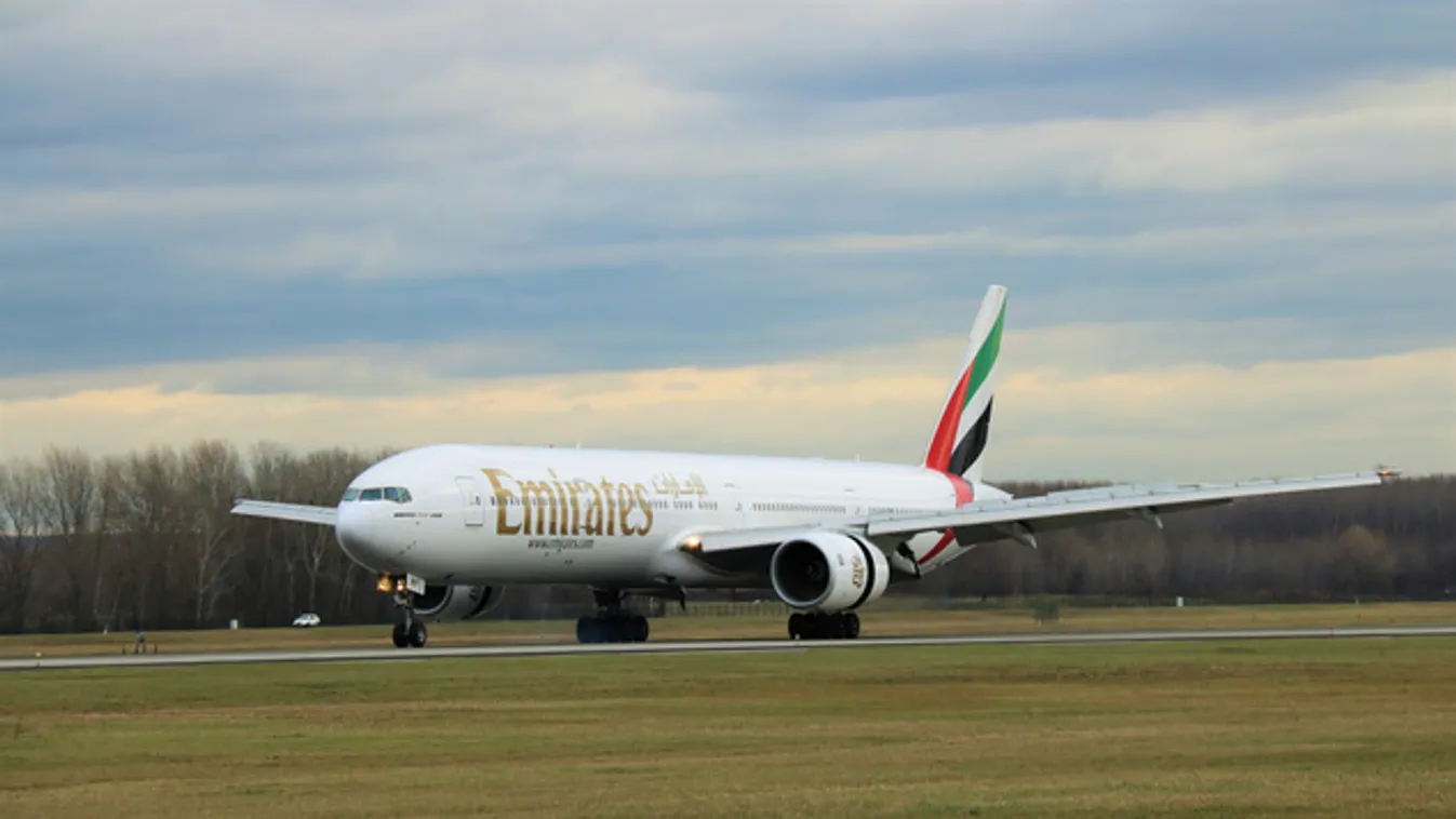 Megérkezett Budapestre az Emirates 364 személyes repülőgépe