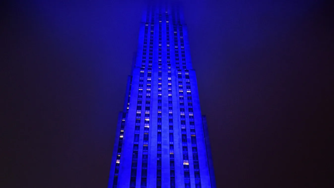 45 ezer LED-lámpa világít New York óriás karácsonyfáján