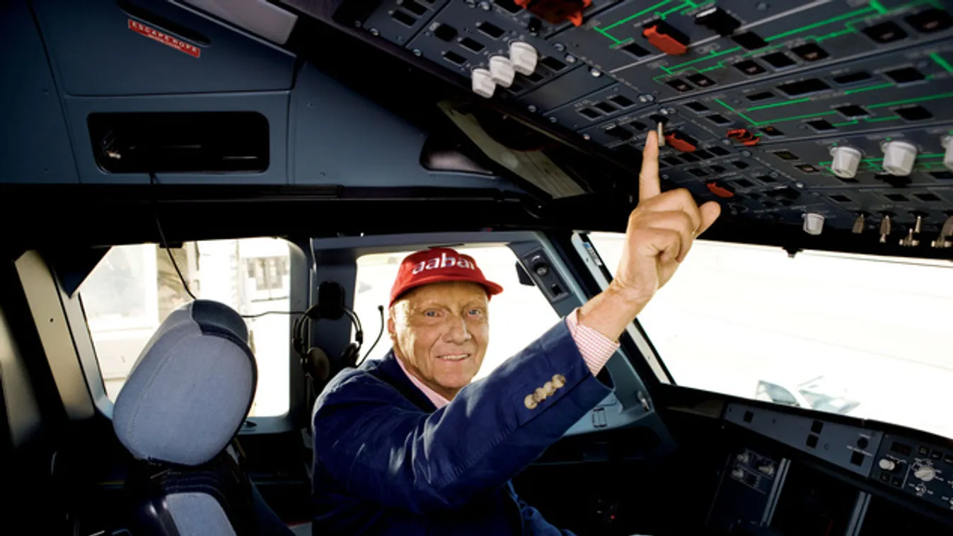 Niki Lauda újra utasokat reptet