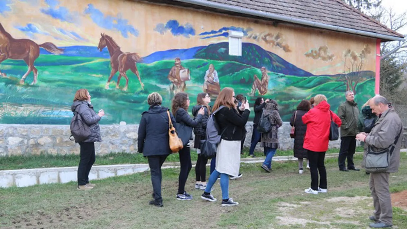 Különleges túrával várja a turistákat a magyar freskófalu