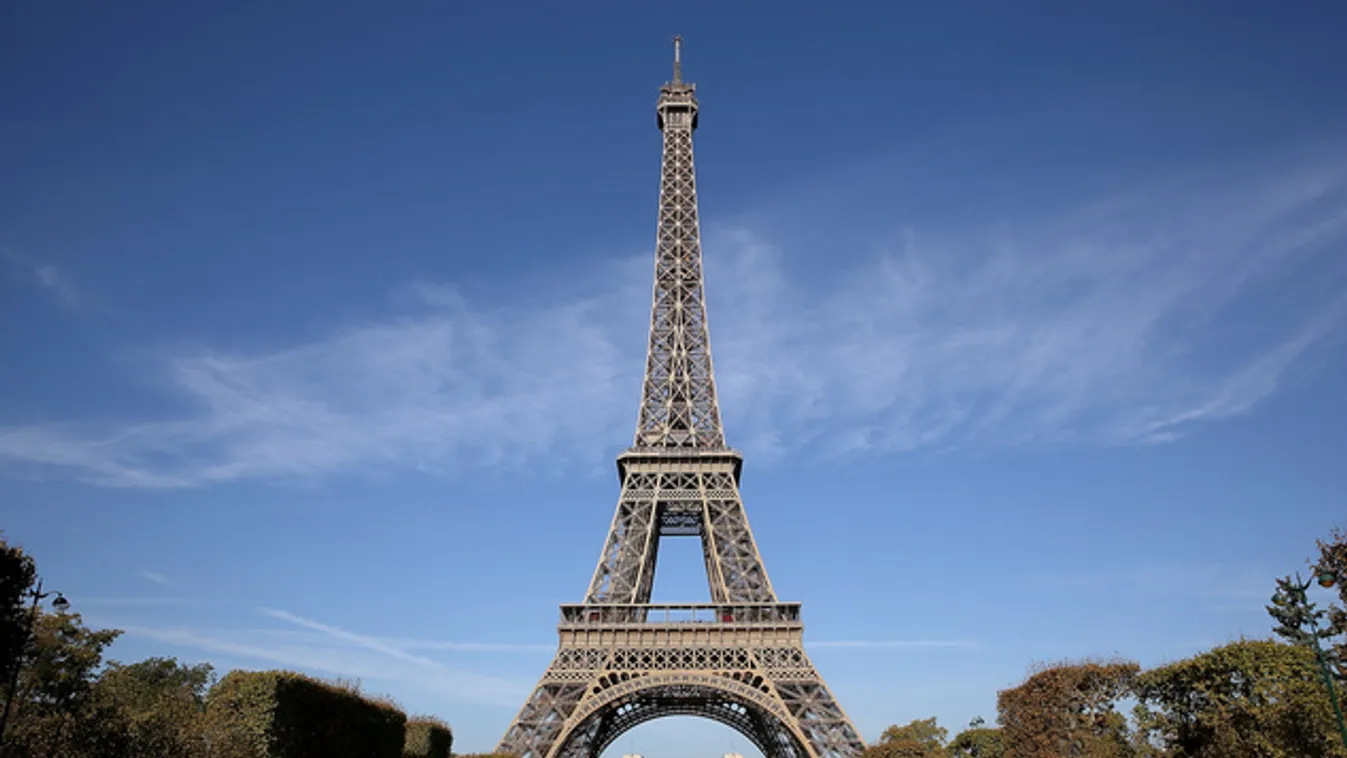 Az Eiffel-toronyban kapnak szállást a mázlista focirajongók