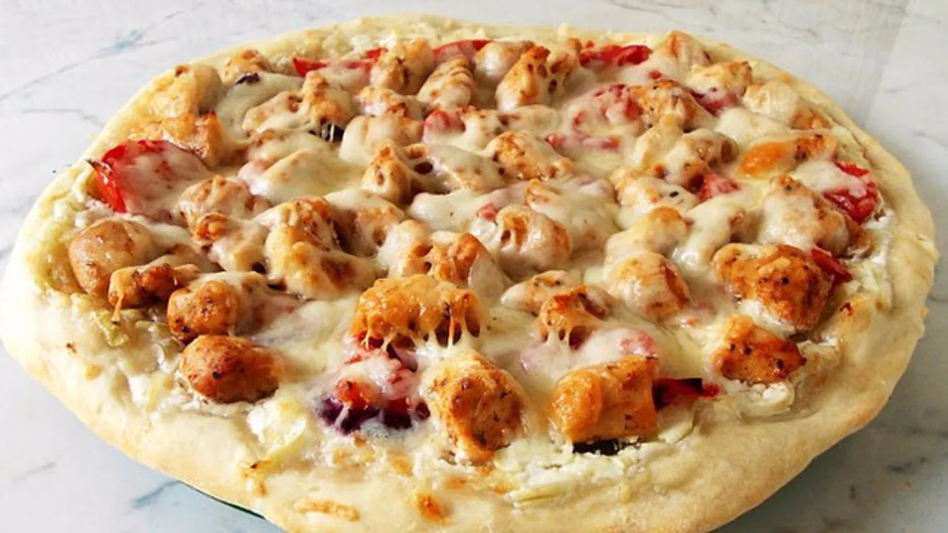 Pizzát neveztek el Szegeden a súlyemelőről
