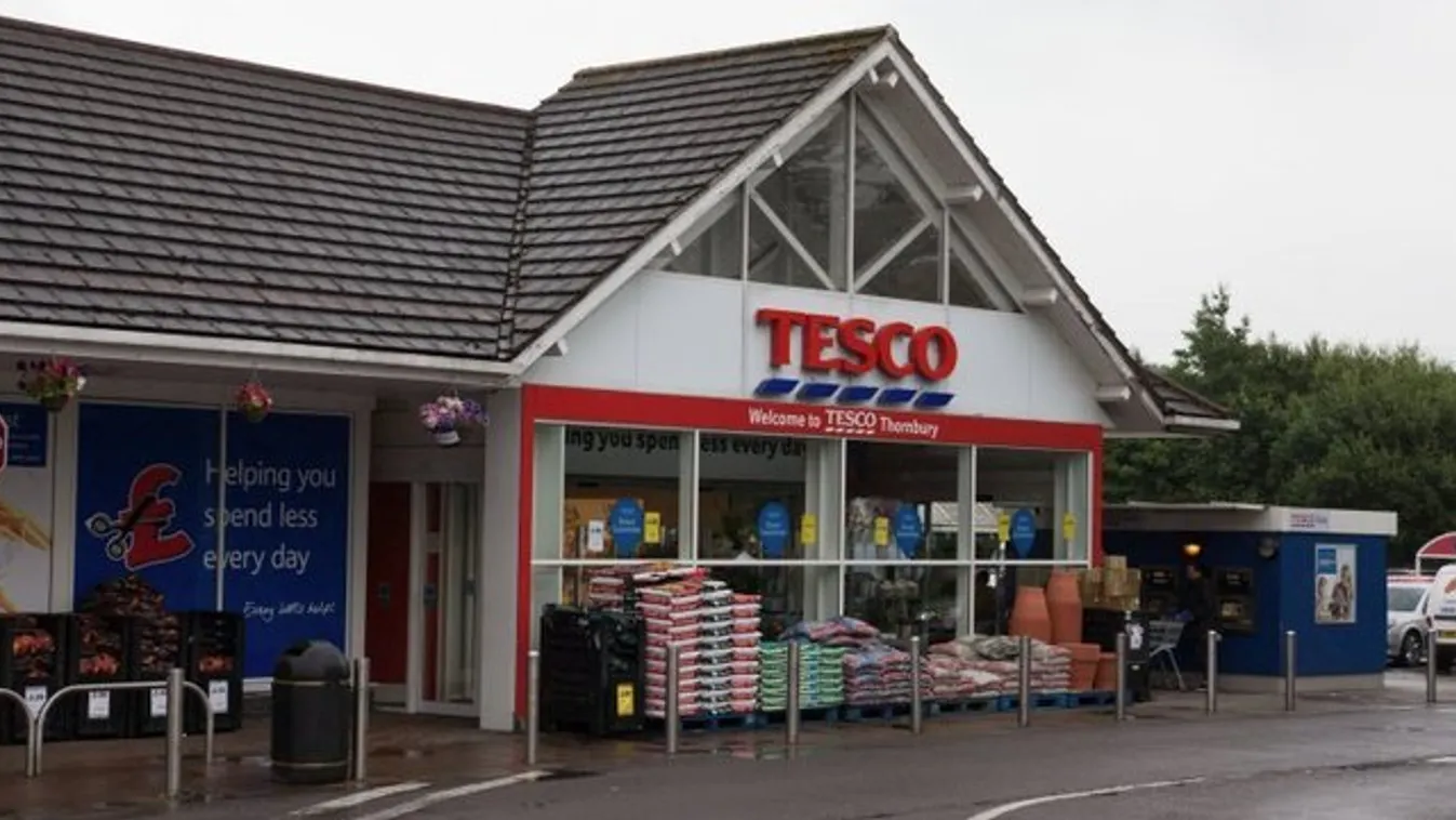 Holtan találtak egy férfit a Tesco fagyasztótermében
