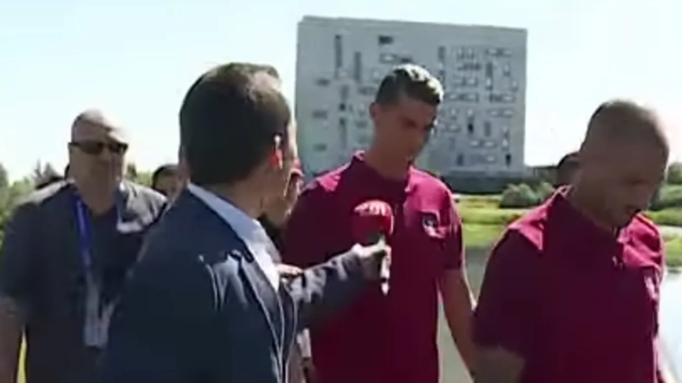 Ronaldo tóba hajított egy mikrofont
