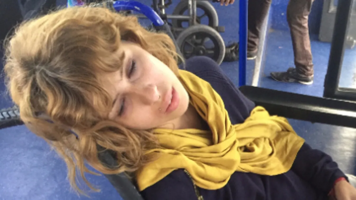 Eszméletét vesztette a reptéren Cinthya