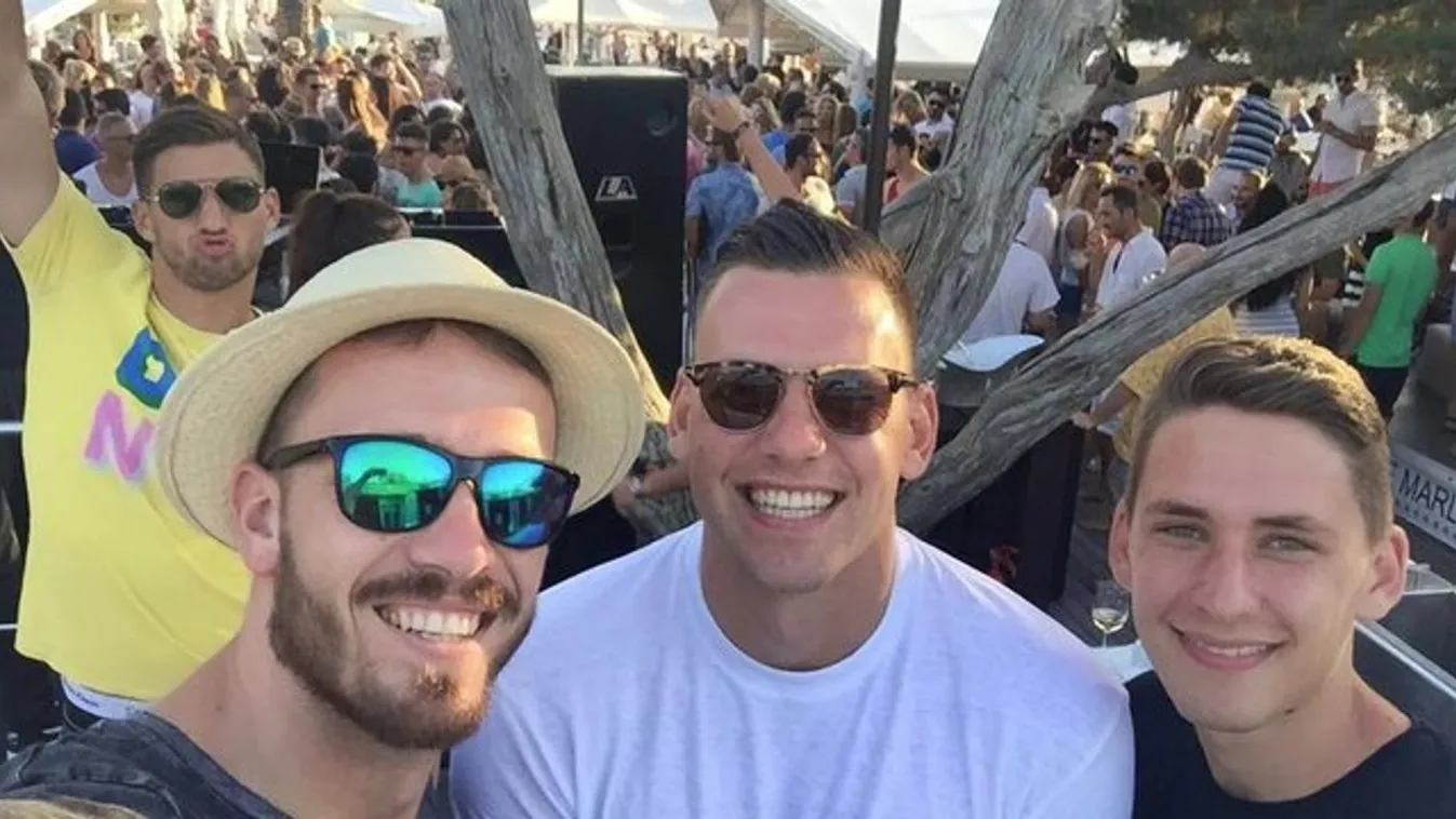 Aktívan pihen a válogatott sztárja Ibizán