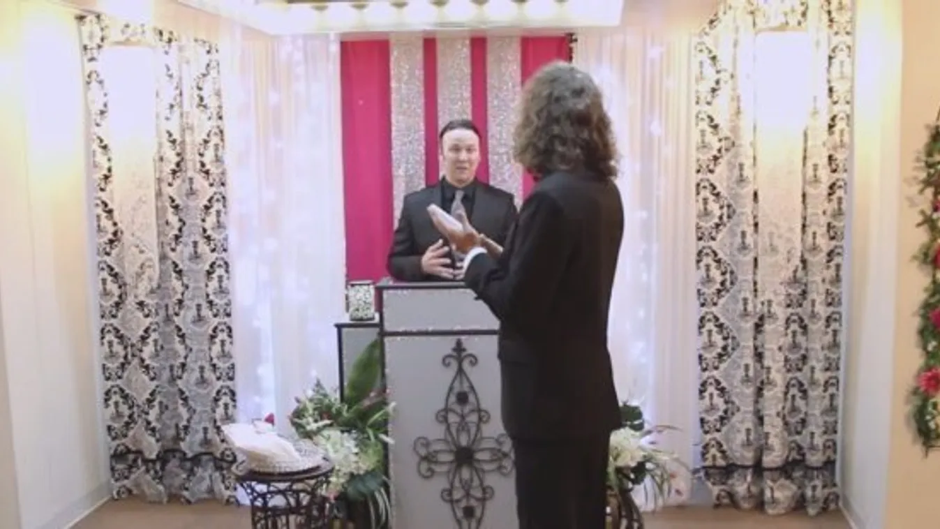 Egyfolytában fogdosta, most hozzá is ment - videó