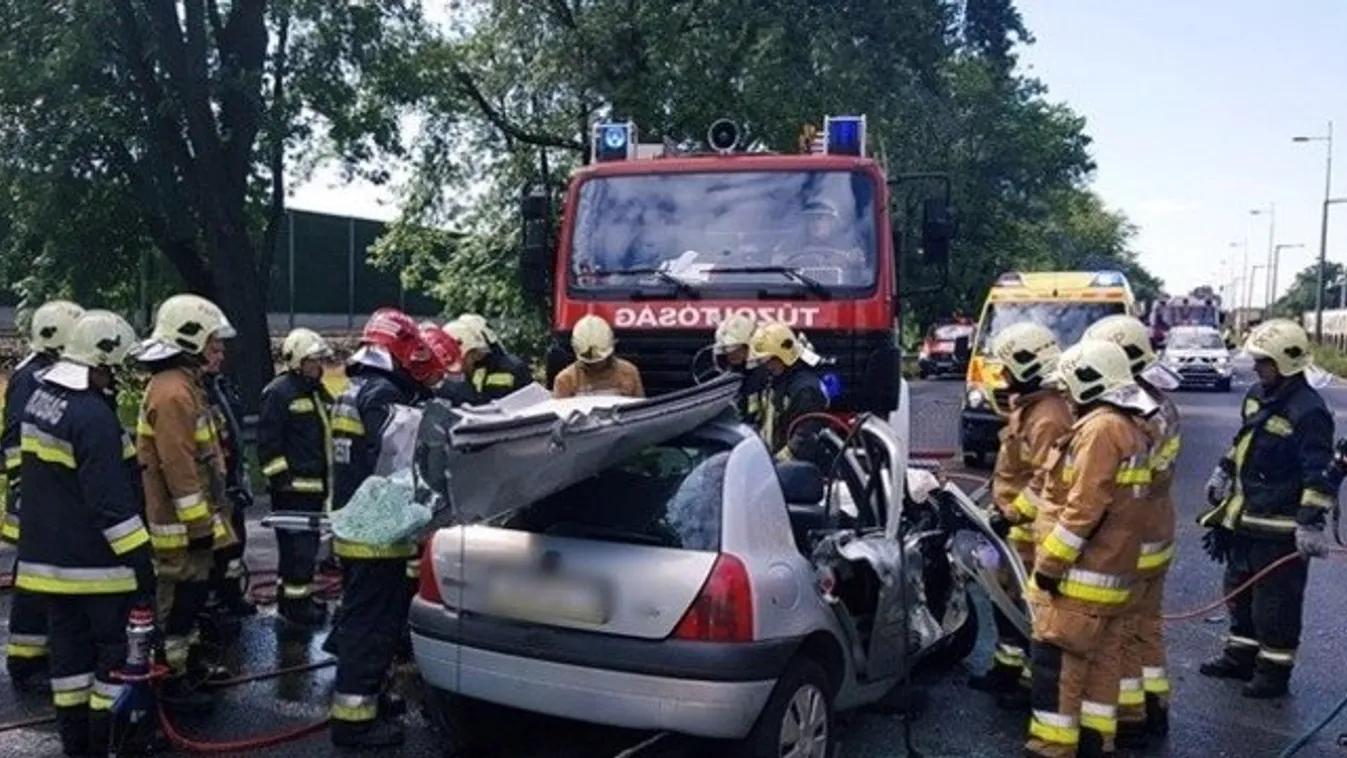 Autó ütközött busszal a Ferihegyre vezető úton - egy halott