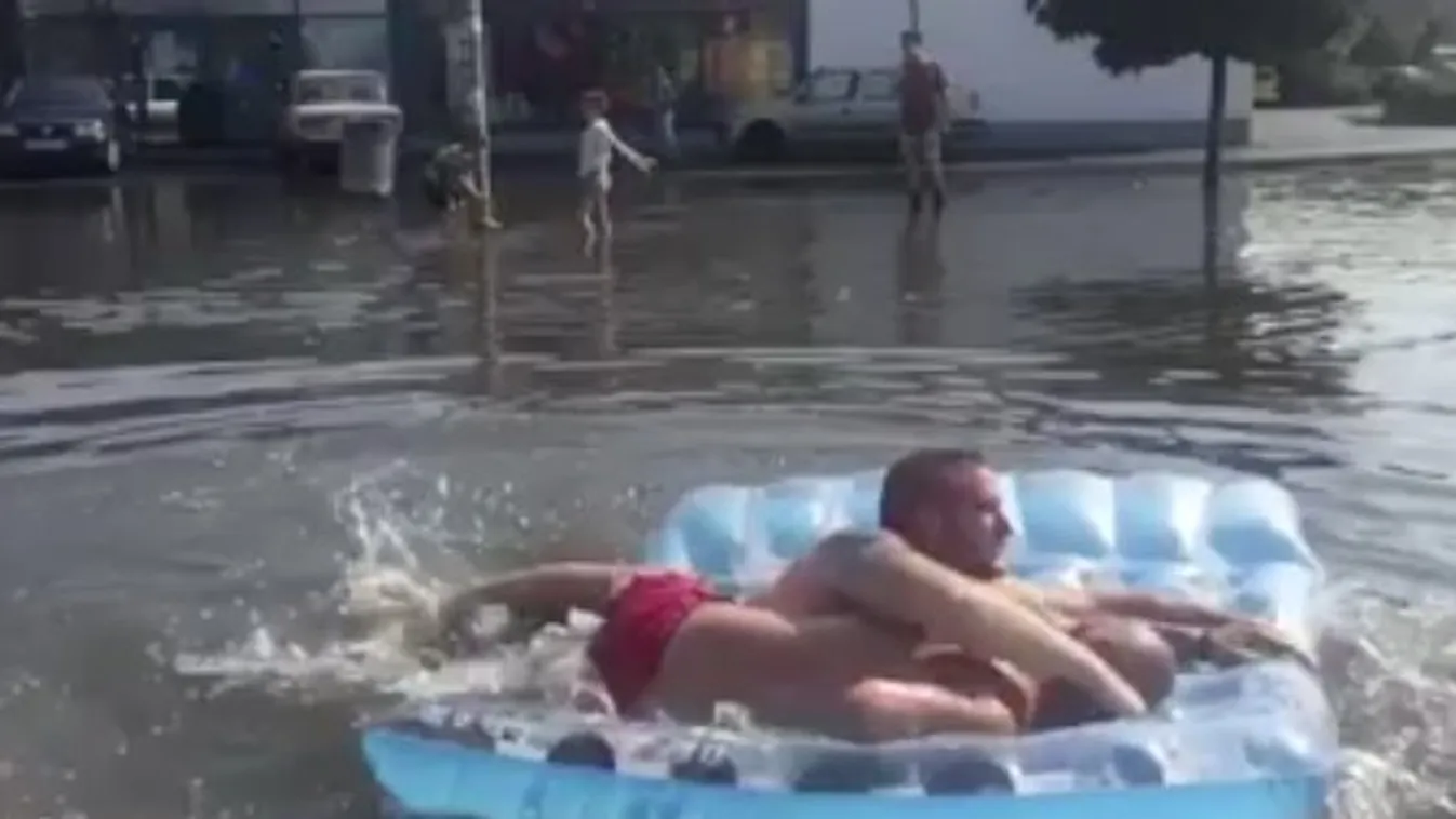 A szombati eső miatt vált stranddá egy budapesti parkoló
